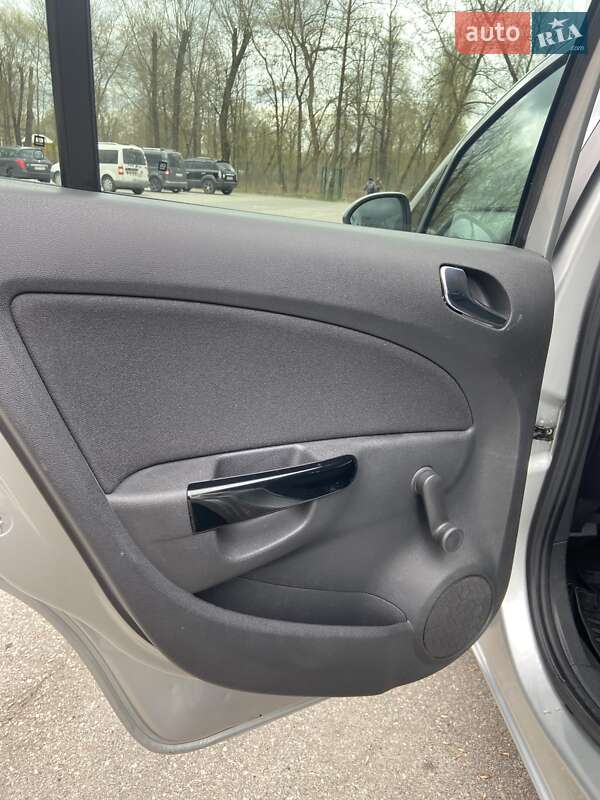 Хэтчбек Opel Corsa 2013 в Чернигове