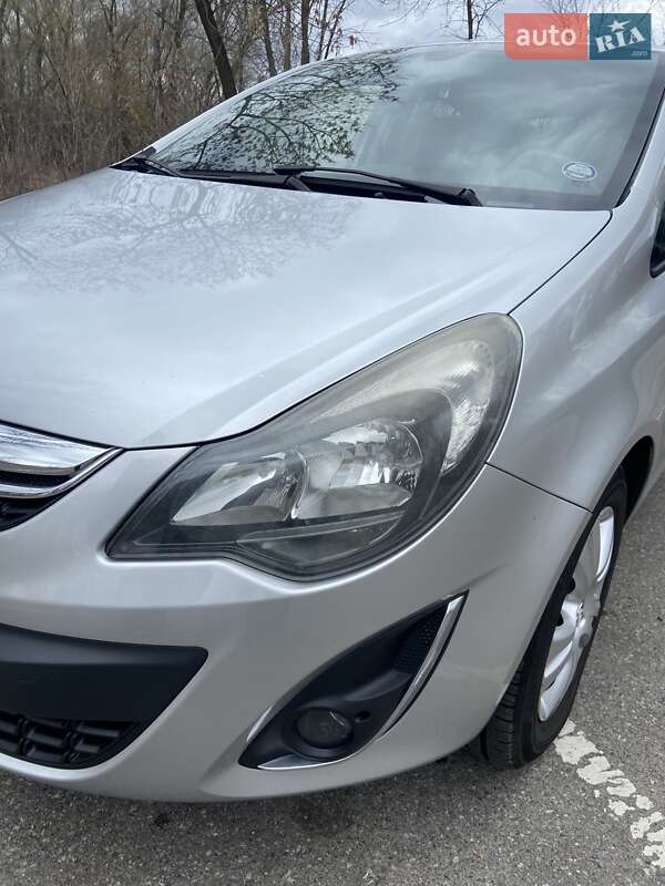 Хэтчбек Opel Corsa 2013 в Чернигове