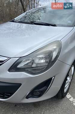 Хэтчбек Opel Corsa 2013 в 