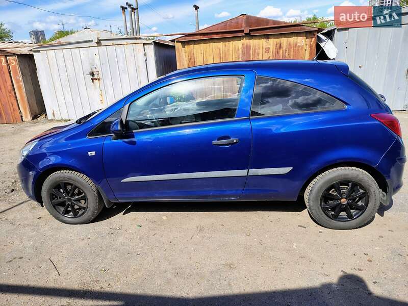 Хэтчбек Opel Corsa 2008 в Киеве