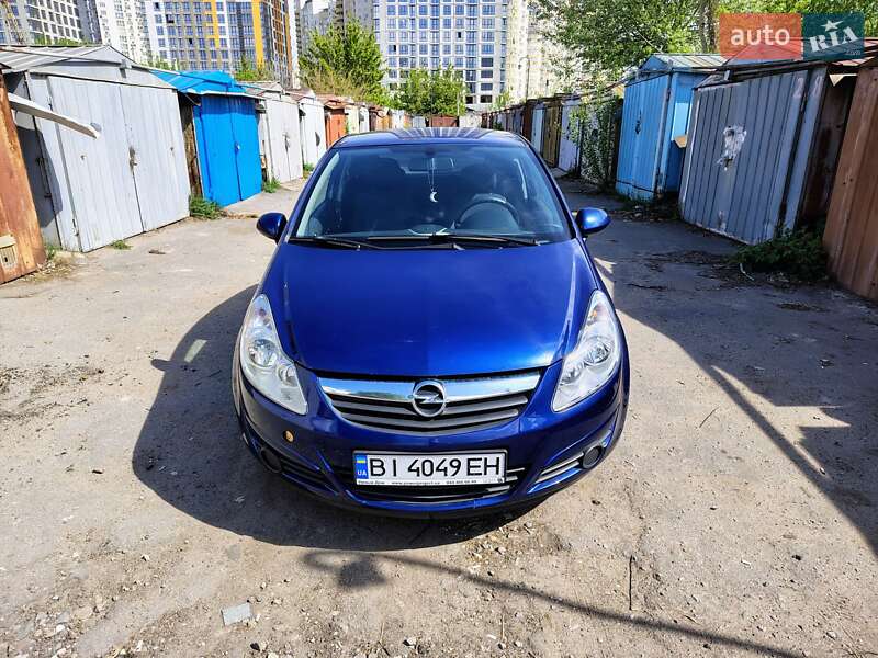 Хэтчбек Opel Corsa 2008 в Киеве