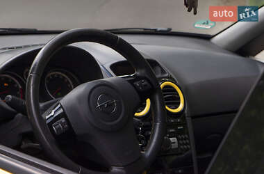 Хэтчбек Opel Corsa 2010 в 