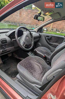 Хэтчбек Opel Corsa 2001 в 