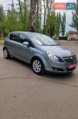 Хэтчбек Opel Corsa 2010 в 