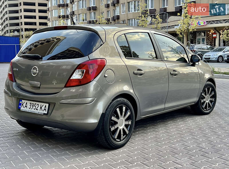 Хэтчбек Opel Corsa 2012 в Сумах