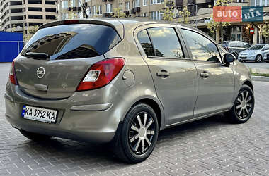 Хэтчбек Opel Corsa 2012 в 