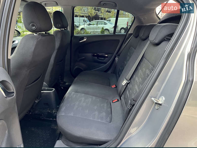 Хэтчбек Opel Corsa 2012 в Сумах