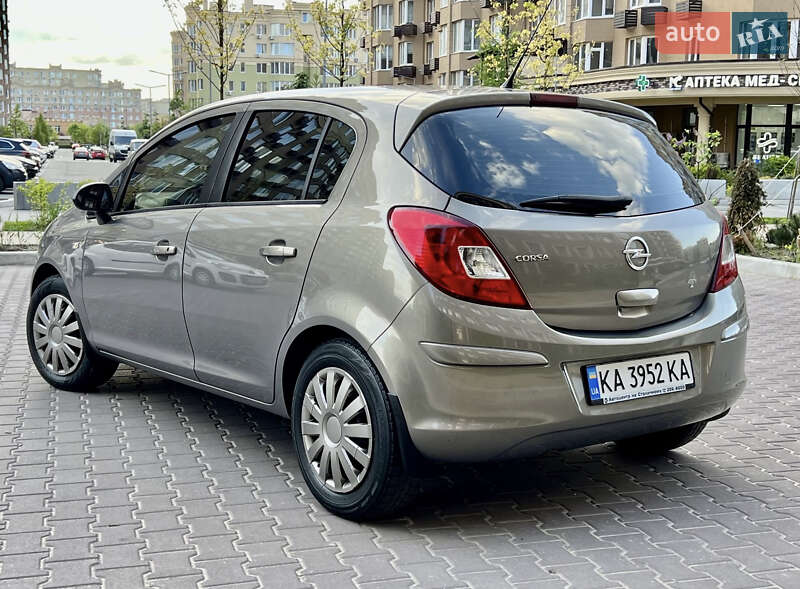 Хэтчбек Opel Corsa 2012 в Сумах