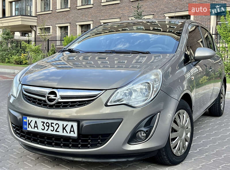 Хэтчбек Opel Corsa 2012 в Сумах