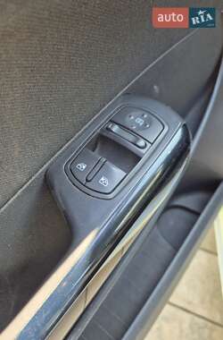 Хэтчбек Opel Corsa 2011 в 