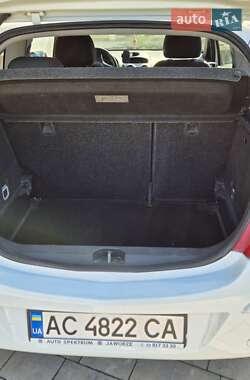 Хэтчбек Opel Corsa 2011 в 