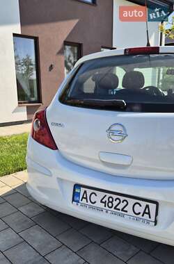 Хэтчбек Opel Corsa 2011 в 