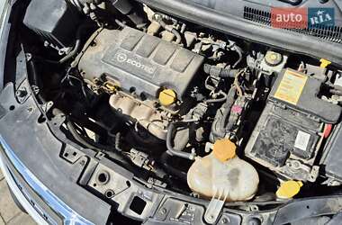 Хэтчбек Opel Corsa 2011 в 