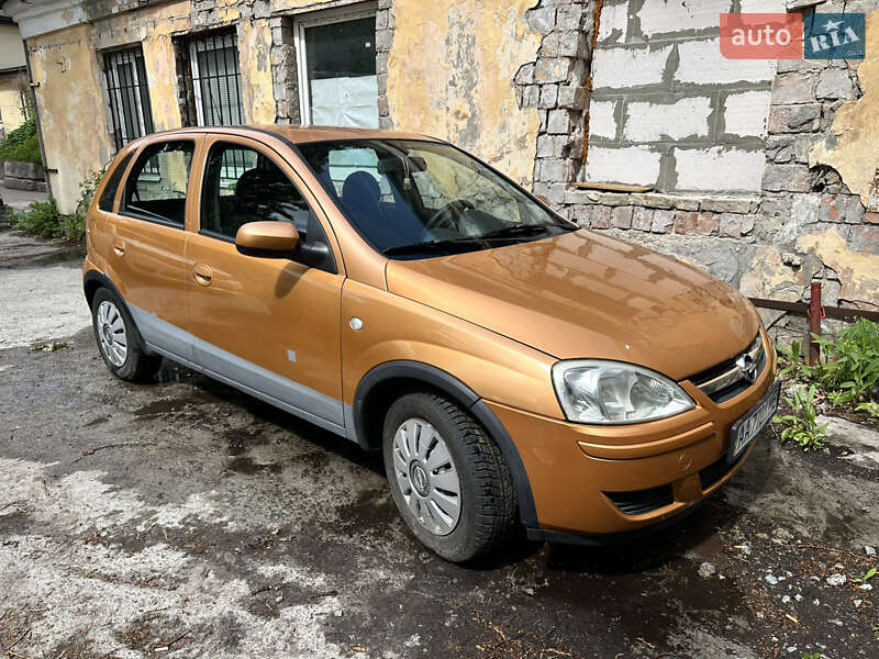 Хэтчбек Opel Corsa 2004 в Киеве