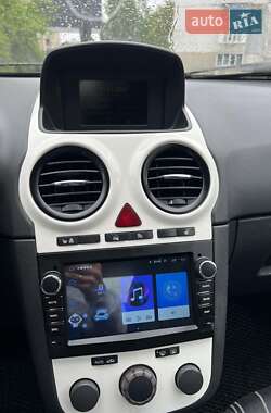 Хетчбек Opel Corsa 2008 в 