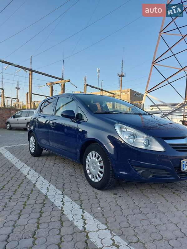 Хэтчбек Opel Corsa 2010 в Черновцах