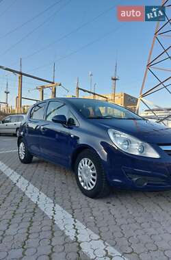 Хетчбек Opel Corsa 2010 в 