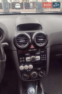 Хэтчбек Opel Corsa 2010 в 