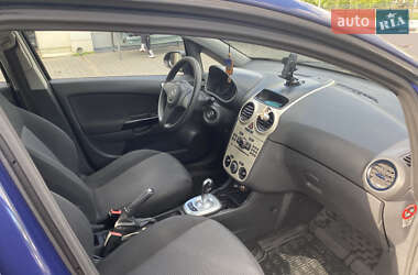 Хэтчбек Opel Corsa 2009 в 