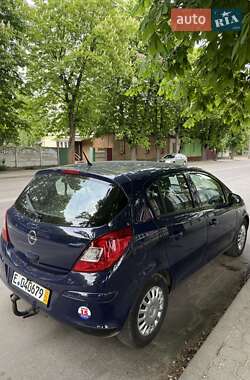 Хэтчбек Opel Corsa 2009 в 
