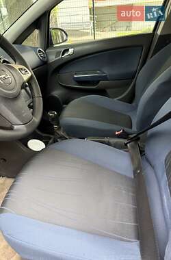 Хэтчбек Opel Corsa 2009 в 