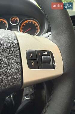 Хэтчбек Opel Corsa 2009 в 