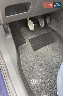 Хэтчбек Opel Corsa 2009 в 