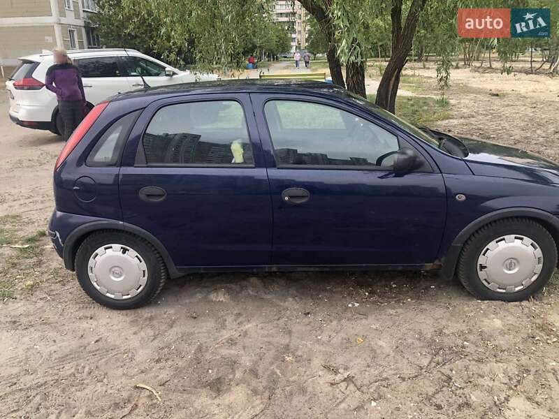 Хэтчбек Opel Corsa 2003 в Киеве