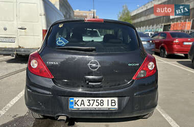 Хэтчбек Opel Corsa 2007 в 
