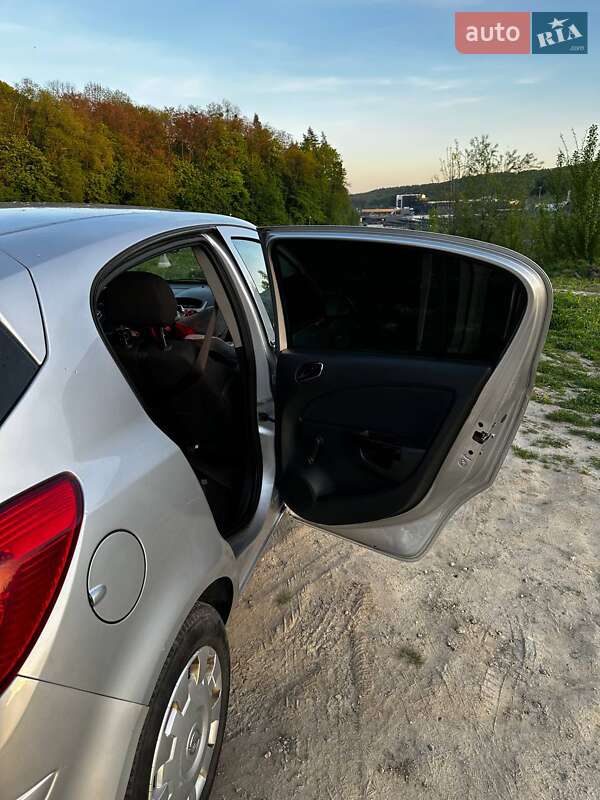Хетчбек Opel Corsa 2012 в Львові