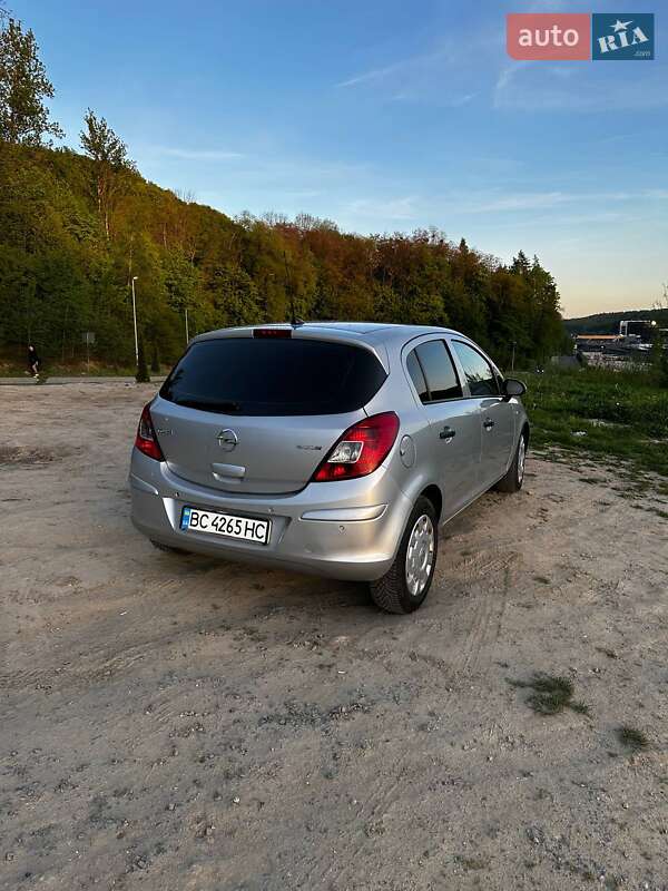 Хетчбек Opel Corsa 2012 в Львові