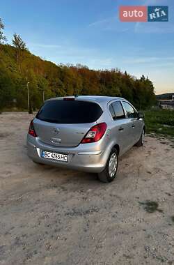 Хетчбек Opel Corsa 2012 в 