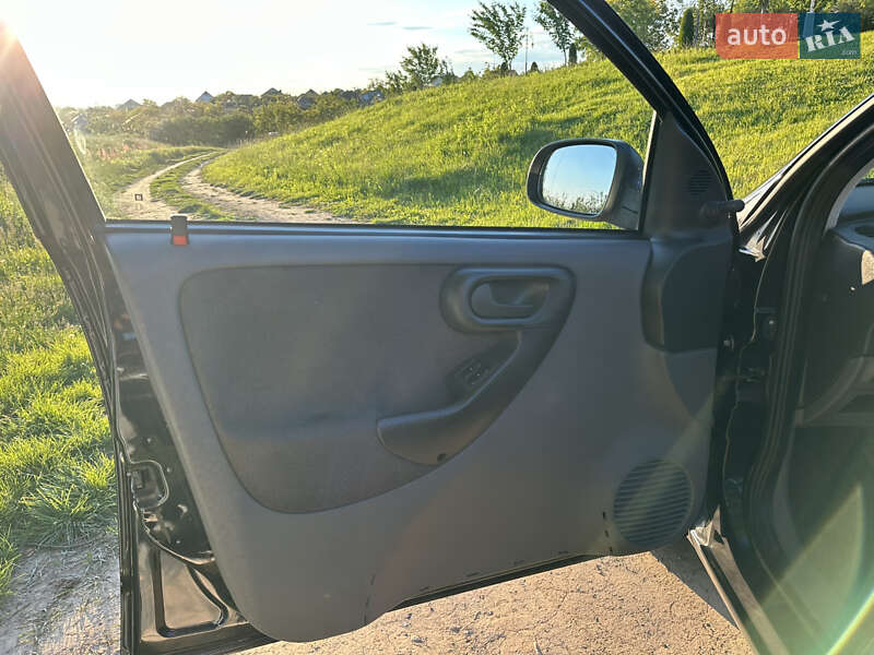 Хэтчбек Opel Corsa 2001 в Ужгороде