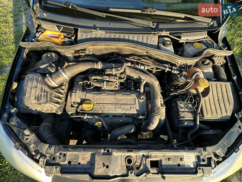 Хэтчбек Opel Corsa 2001 в Ужгороде