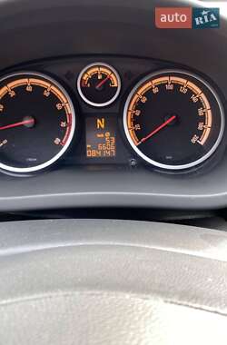 Хетчбек Opel Corsa 2013 в 