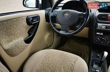 Хетчбек Opel Corsa 2006 в 