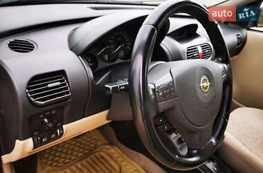 Хетчбек Opel Corsa 2006 в 
