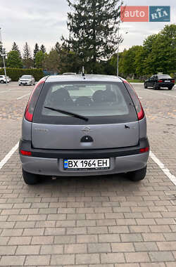 Хэтчбек Opel Corsa 2003 в 