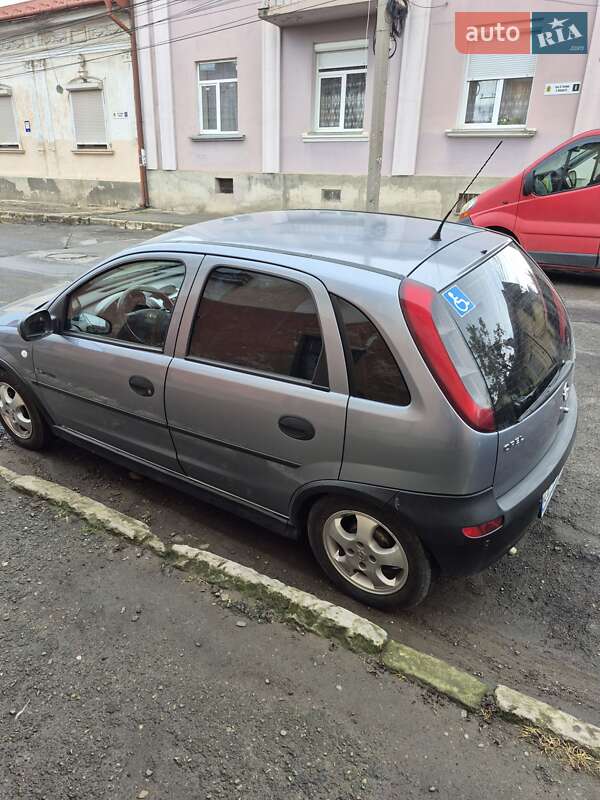 Хэтчбек Opel Corsa 2003 в Черновцах