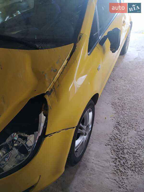 Хэтчбек Opel Corsa 2008 в Мироновке
