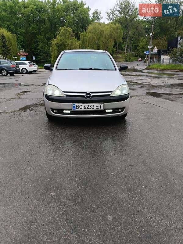 Хэтчбек Opel Corsa 2003 в 