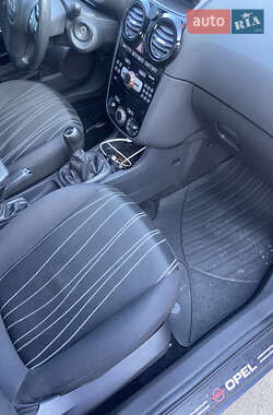 Хетчбек Opel Corsa 2010 в 