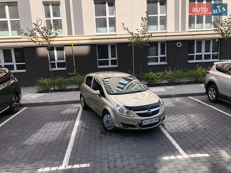 Хетчбек Opel Corsa 2007 в 