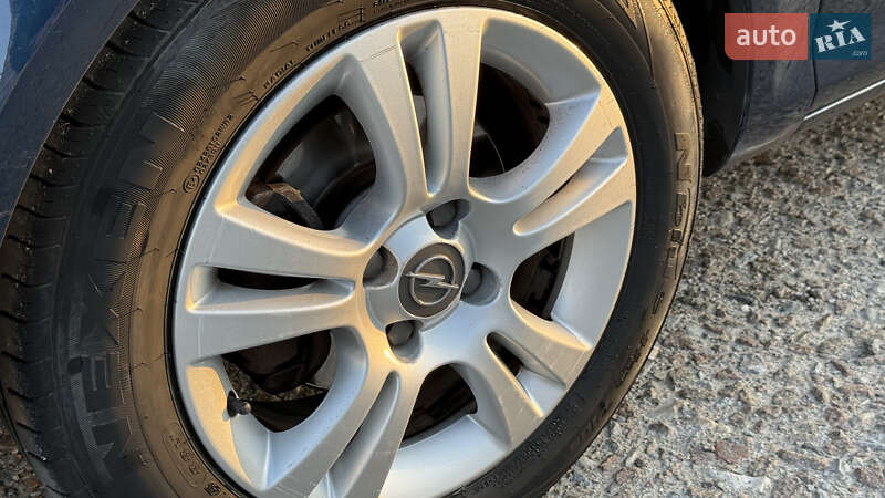 Хэтчбек Opel Corsa 2011 в Тернополе