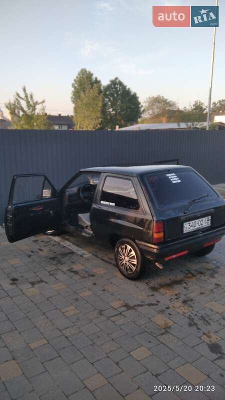 Хэтчбек Opel Corsa 1988 в 