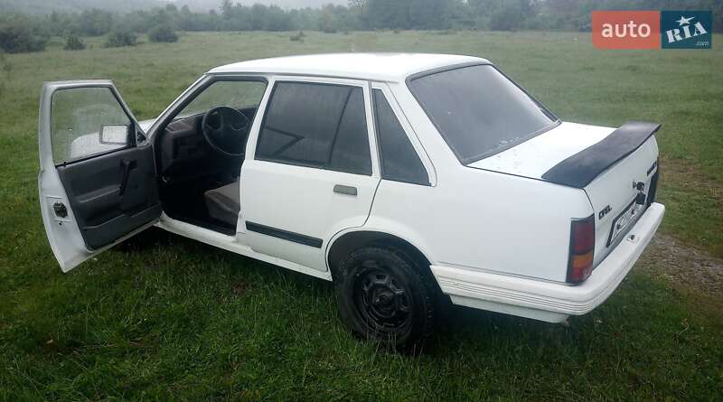 Седан Opel Corsa 1987 в Рогатині