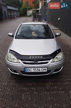 Хэтчбек Opel Corsa 2005 в 