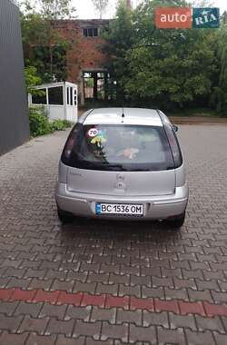 Хэтчбек Opel Corsa 2005 в 
