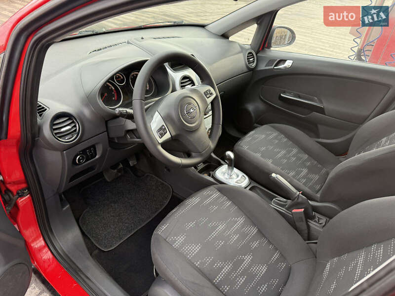 Хэтчбек Opel Corsa 2012 в Львове
