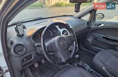 Хэтчбек Opel Corsa 2011 в 